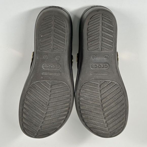 Crocs Sanrah Navy Grey Gold Medallion Circle Sandals Shoes Women's Size 6 - Picture 13 of 16